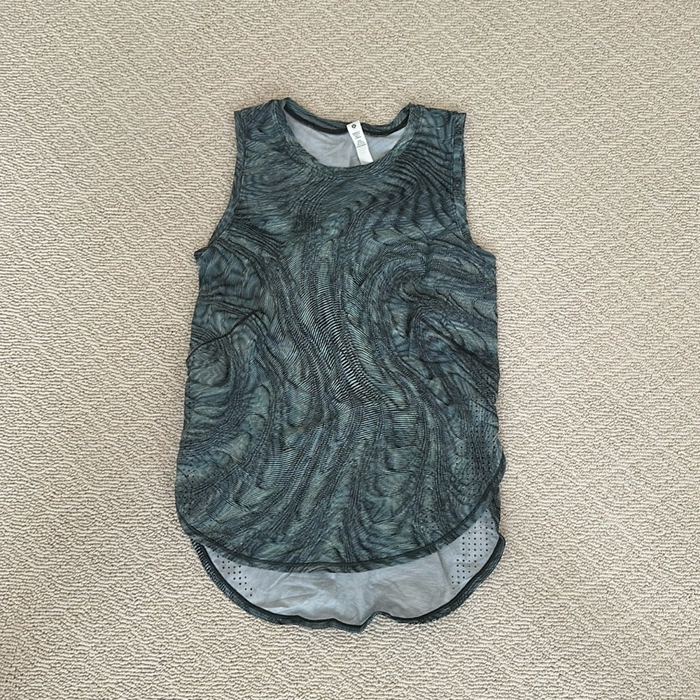 Lululemon Women’s tank top